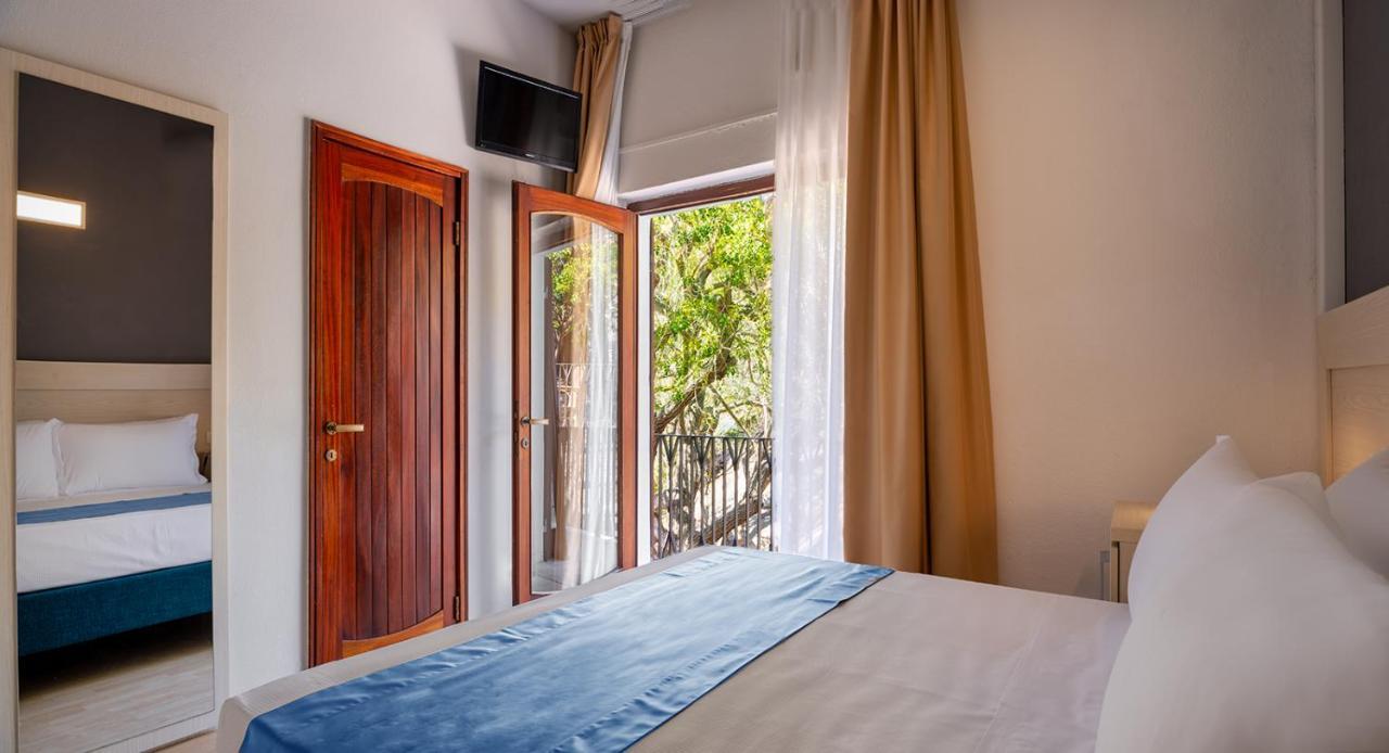 Hotel Baia Imperiale Spiaggia di Cavoli Zewnętrze zdjęcie