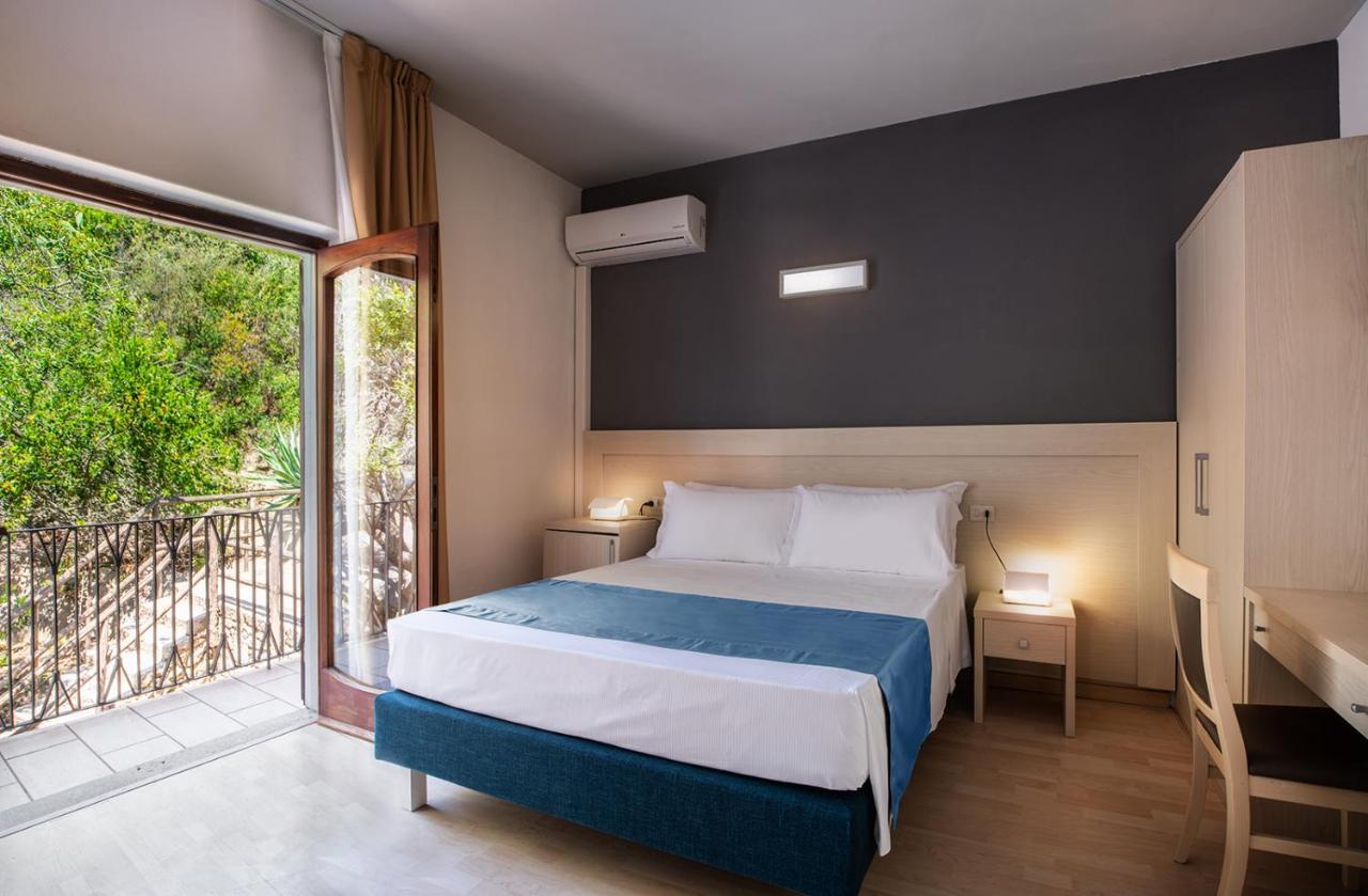 Hotel Baia Imperiale Spiaggia di Cavoli Zewnętrze zdjęcie
