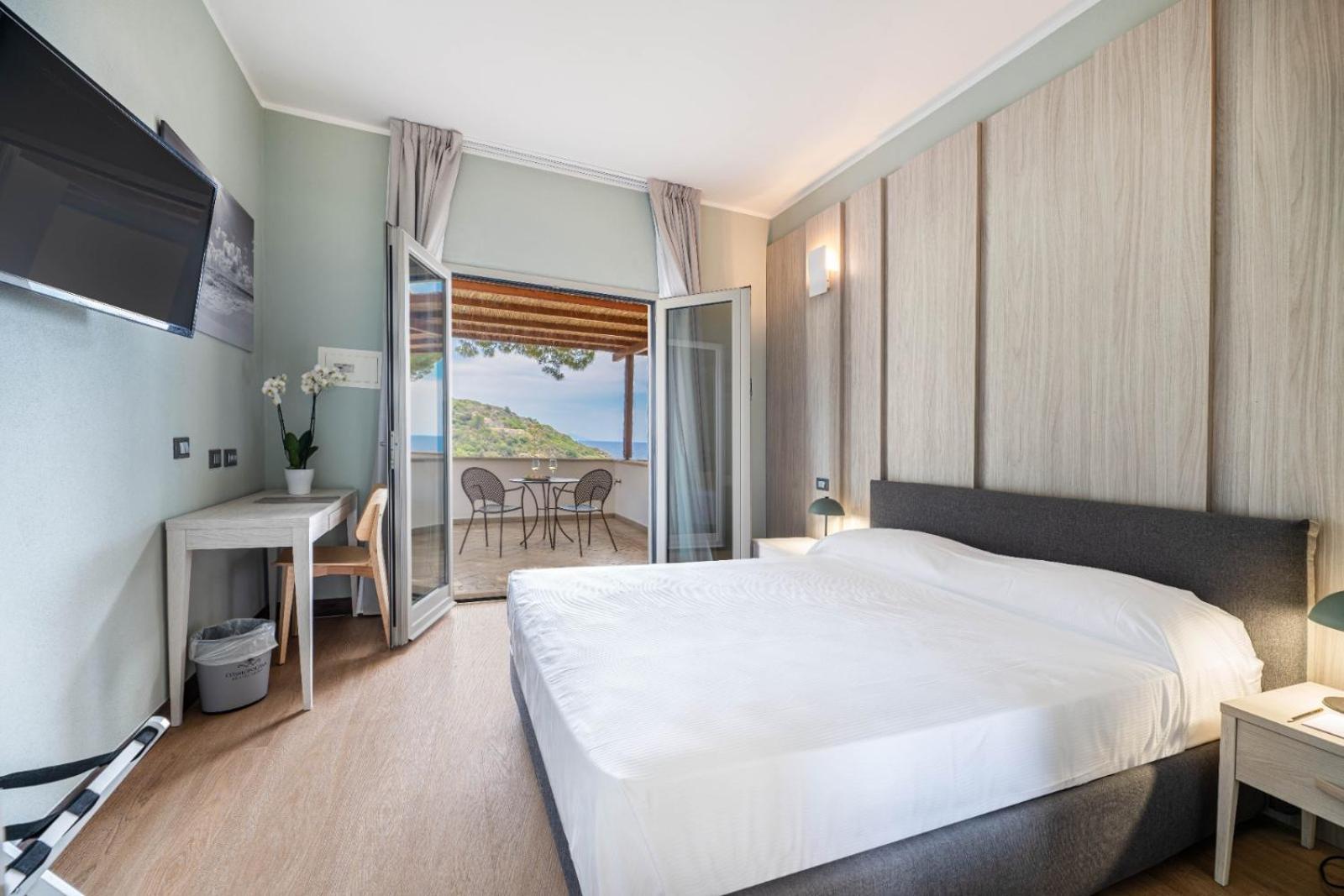 Hotel Baia Imperiale Spiaggia di Cavoli Zewnętrze zdjęcie