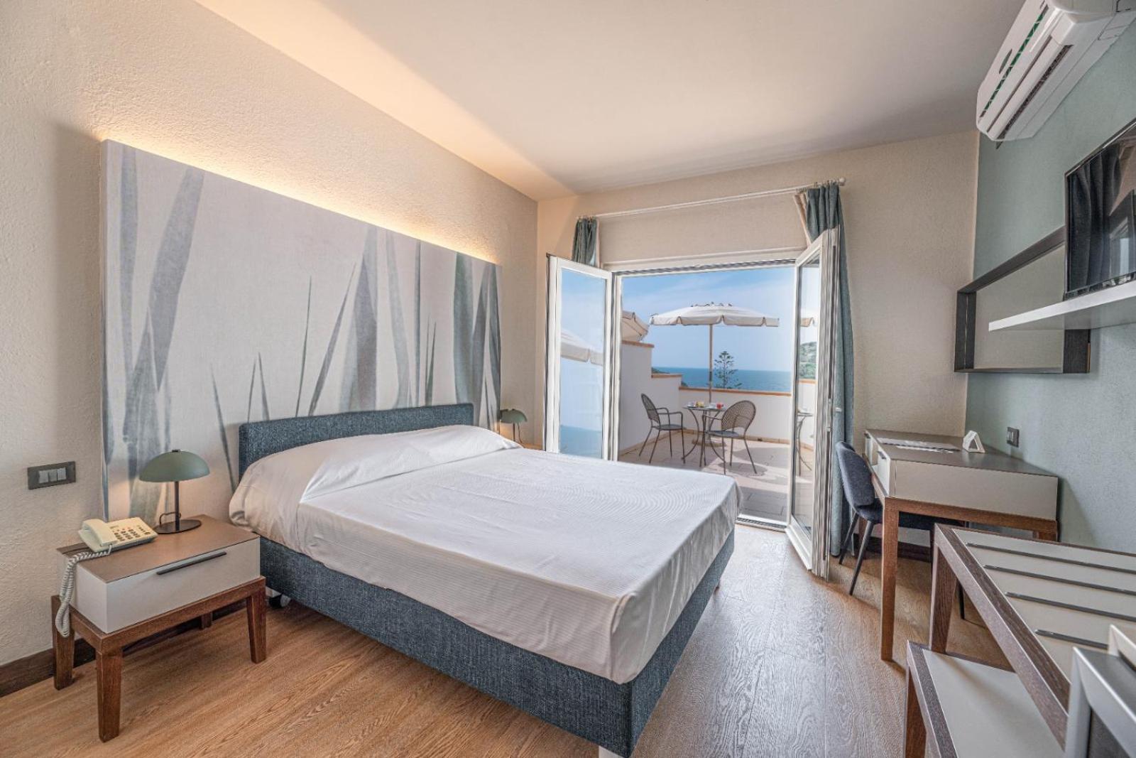 Hotel Baia Imperiale Spiaggia di Cavoli Zewnętrze zdjęcie