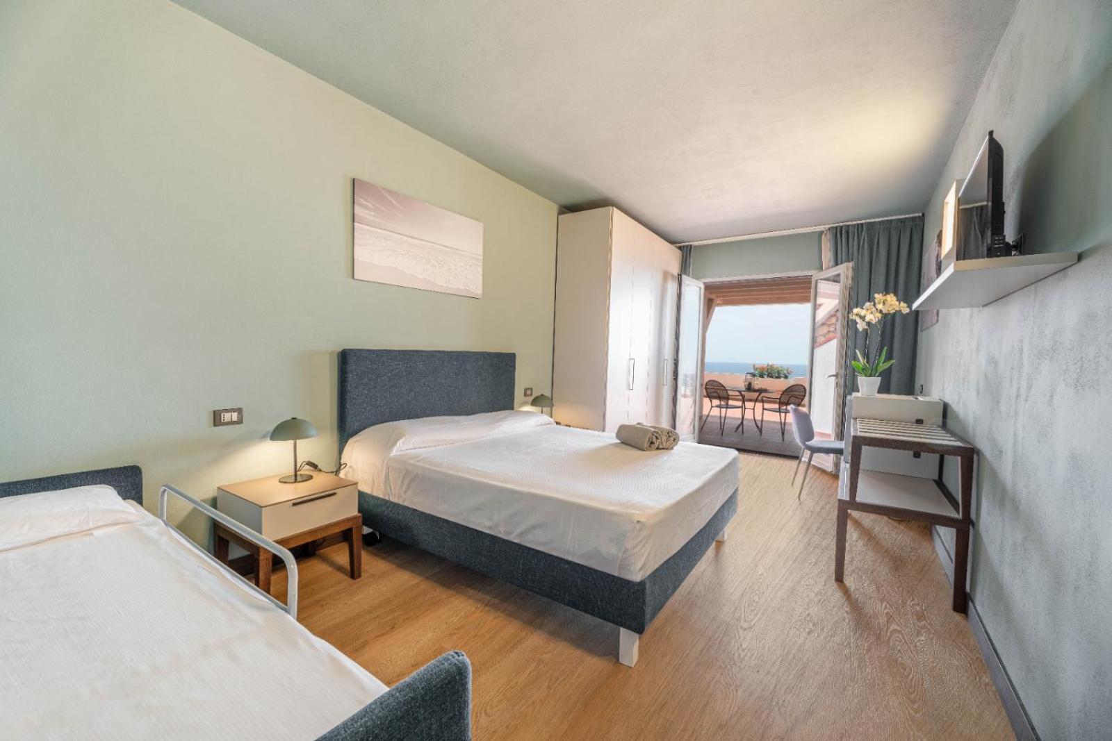 Hotel Baia Imperiale Spiaggia di Cavoli Zewnętrze zdjęcie